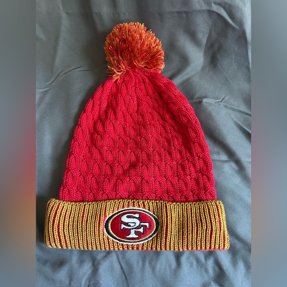 Fanatic Proline Oversized Cable Knit Beanie Hat with Pom 49ers Red Gold NWOT - Picture 1 of 3